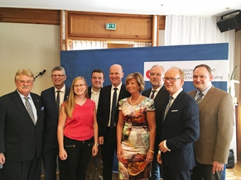 Foto privat, v.l.: E. Brok, Chr. Haase, R. Feischen, L.W. Brakhage, R. Brinkhaus, K. Korte, B. Schulze-Waltrup, A. Kuper und T. Ostermann Foto privat, v.l.: E. Brok, Chr. Haase, R. Feischen, L.W. Brakhage, R. Brinkhaus, K. Korte, B. Schulze-Waltrup, A. Kuper und T. Ostermann