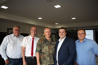 Foto v. l.: Jan Wisomersky, Axel Meckelmann, Oberst Tölke, Lars W. Brakhage und Frederik Topp