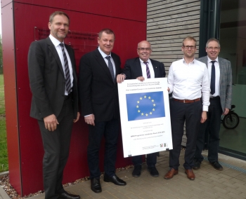 (v.links) Barntrups Bürgermeister Jürgen Schell, Markus Pieper MdEP, Walter Kern MdL, Borris Ortmeier (LEADER Nordlippe) und Dörentrups Bürgermeister Friedrich Ehlert kritisierten in Wendlinghausen den Bürokratismus des Landes NRW bei der Umsetzung von Le (v.links) Barntrups Bürgermeister Jürgen Schell, Markus Pieper MdEP, Walter Kern MdL, Borris Ortmeier (LEADER Nordlippe) und Dörentrups Bürgermeister Friedrich Ehlert kritisierten in Wendlinghausen den Bürokratismus des Landes NRW bei der Umsetzung von Le