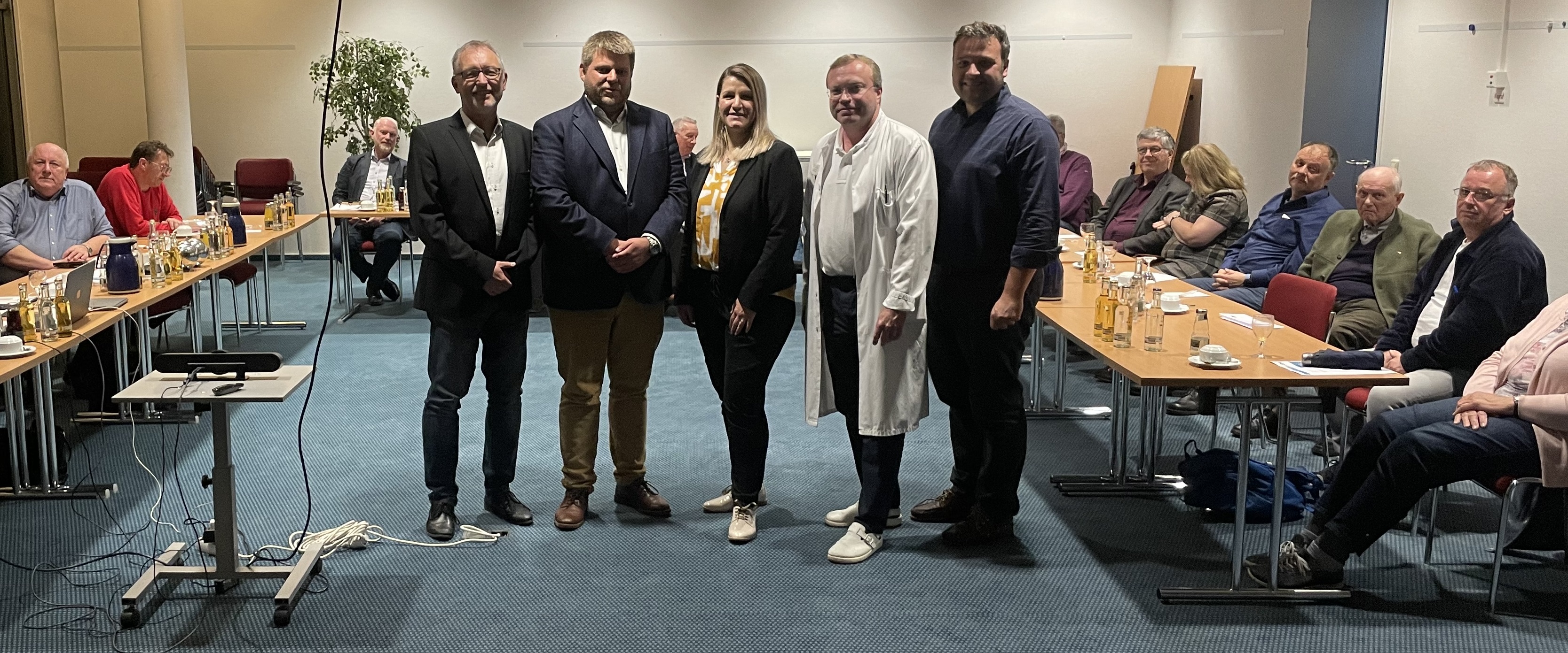 Neurologe Dr. Martin Falkenberg, Michael Schwab (EAK Kreisvorsitzender), Kathleen Missalle (Kaufmnnische Direktorin Mediclin Rose Klinik), Dr. Roland Nafe (Chefarzt fr Geriatrie und Neurologie), Lars Brakhage (CDU Kreisvorsitzender).