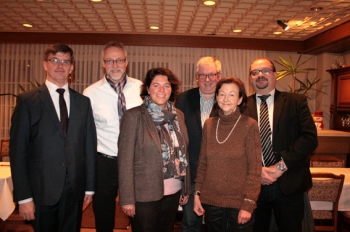 Bewährtes Team im Amt bestätigt: (v.links) Michael Biermann (Vorsitzender CDU Stadtverband Lage), Klaus-Werner Schäfer (stv. Vorsitzender), die CDU-Kreisvorsitzende und Bundestagskandidatin Kerstin Vieregge, Gerd Lütge (stv. Vorsitzender), Marlies Beink Bewährtes Team im Amt bestätigt: (v.links) Michael Biermann (Vorsitzender CDU Stadtverband Lage), Klaus-Werner Schäfer (stv. Vorsitzender), die CDU-Kreisvorsitzende und Bundestagskandidatin Kerstin Vieregge, Gerd Lütge (stv. Vorsitzender), Marlies Beink