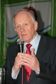 Referierte vor rund 150 Land- und Forstwirten, Imkern, Anglern, Reitern und Tierzüchtern: Staatssekretär Dr. Hermann Onko Aeikens. Referierte vor rund 150 Land- und Forstwirten, Imkern, Anglern, Reitern und Tierzüchtern: Staatssekretär Dr. Hermann Onko Aeikens.
